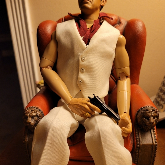 Al Pacino "Scarface" custome action figure plus blench, sorry no fur jacket. - Picture 3 of 6